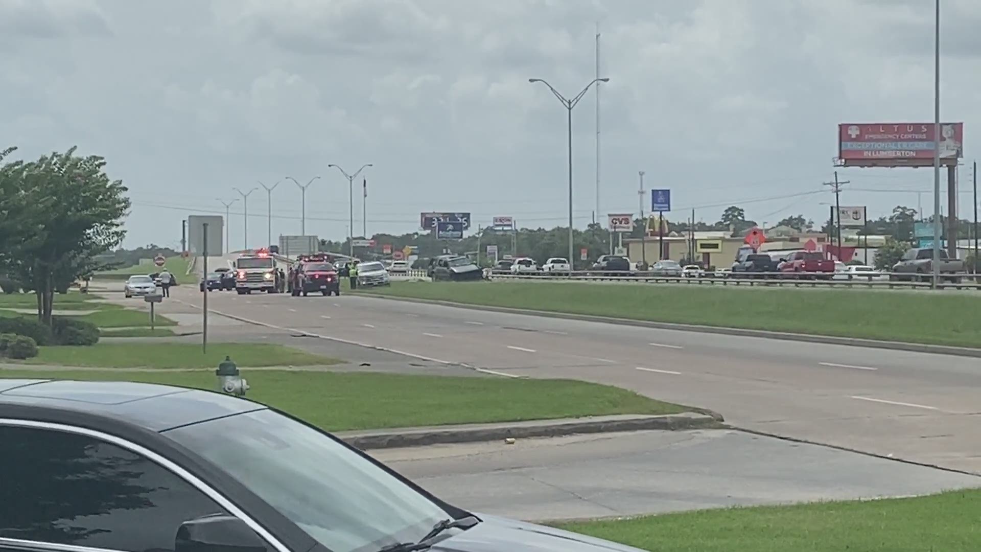 Beaumont Police and Beaumont firefighters have responded to a major wreck along Eastex Freeway near Parkdale Mall that has shut down the highway.