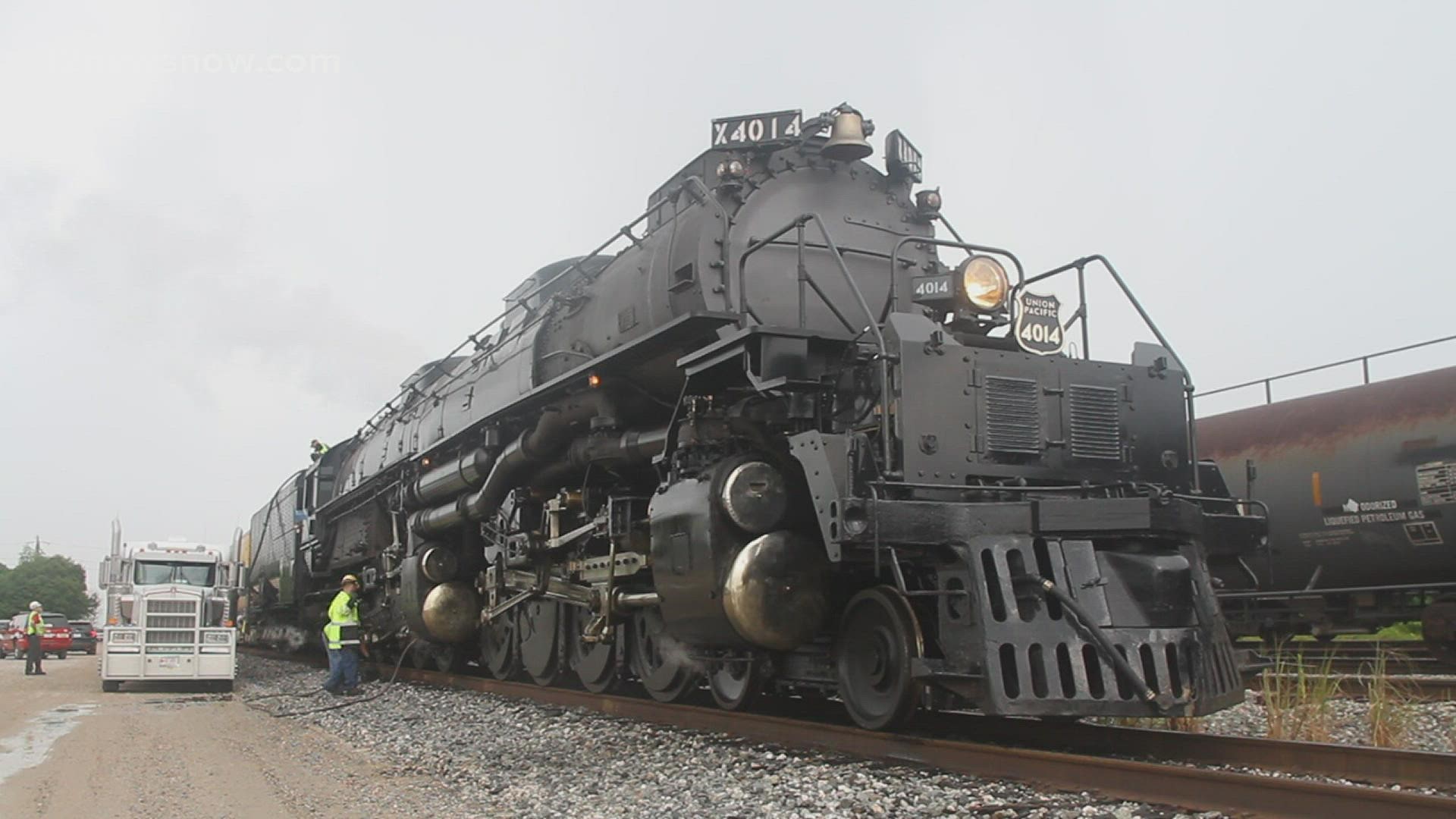 Largest running steam locomotive makes Beaumont stop