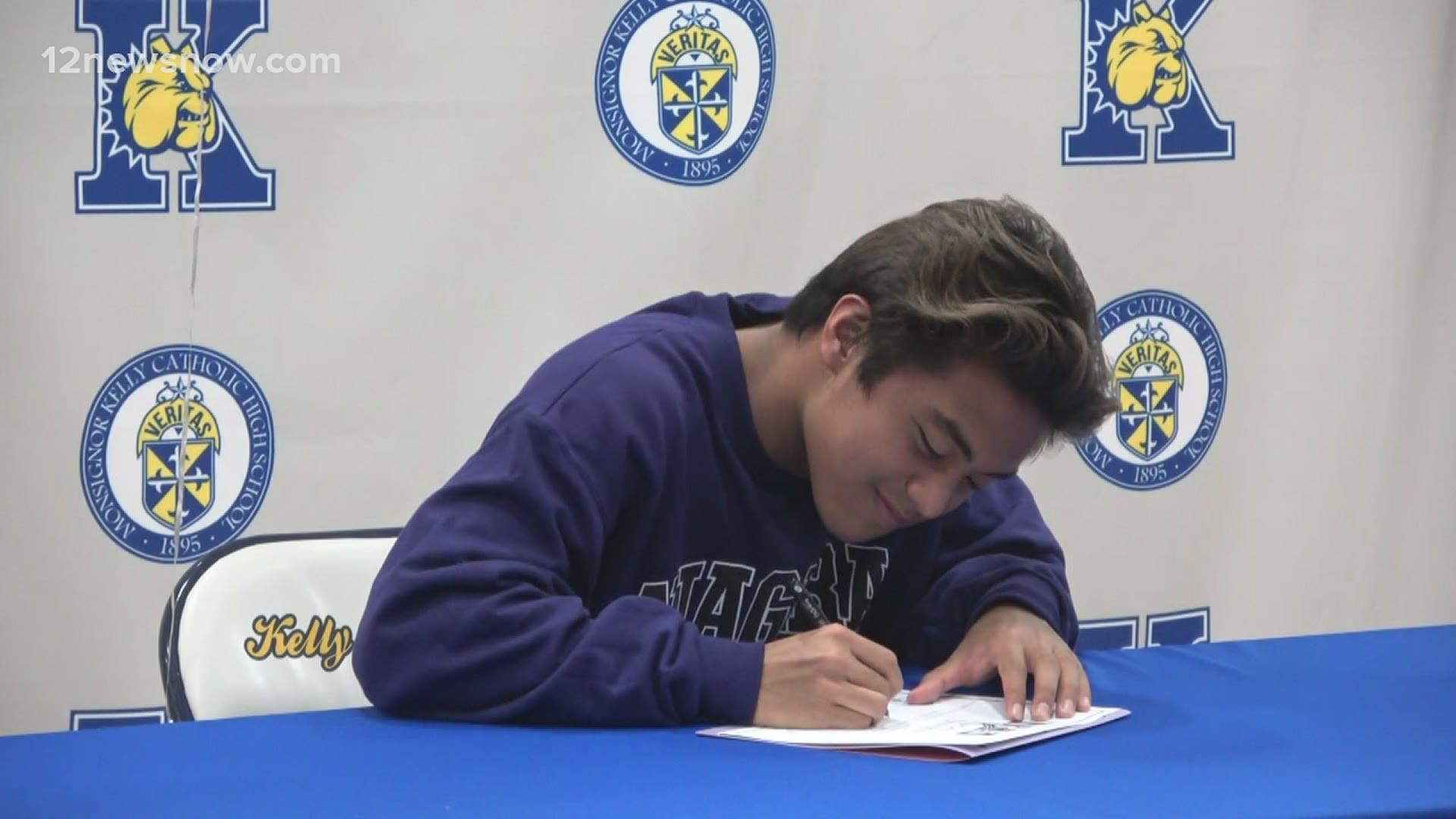 Kelly swimmer signs with Niagara University