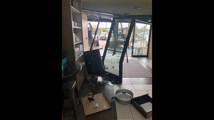 Smash and grab thieves hit Beaumont electronics store 12newsnow