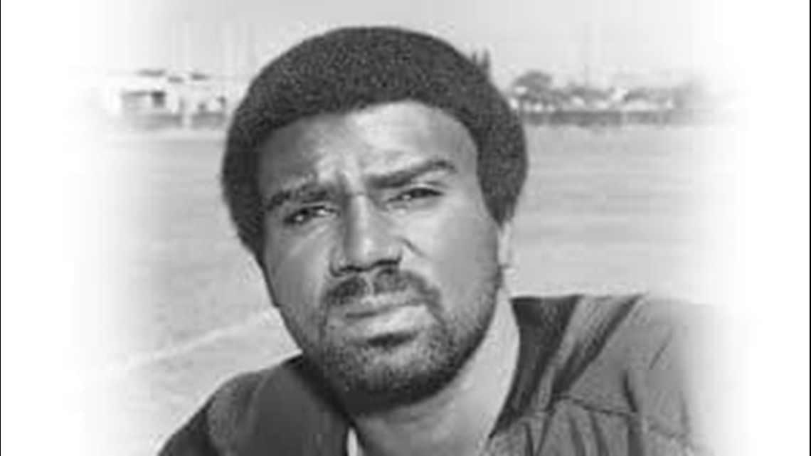 Warren Wells, Star Receiver With a Derailed Career, Dies at 76