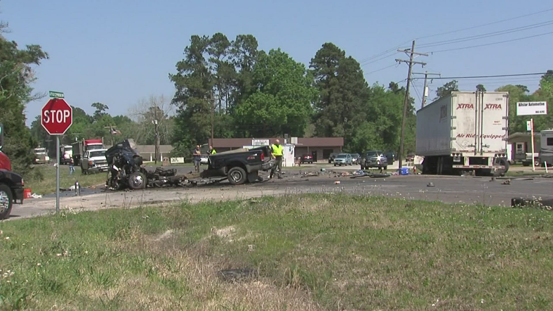 Wreck between 18-wheeler, pickup truck shuts down North Highway 87 in Orange