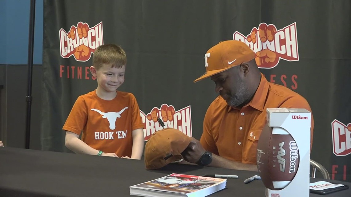 Longhorn great Vince Young greets fans at Crunch Gym