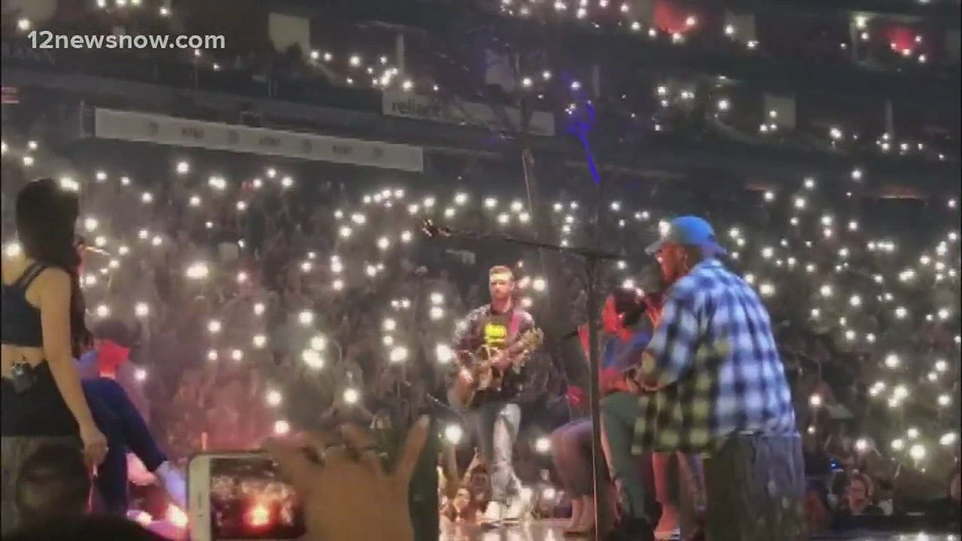 Justin Timberlake lights up the Toyota Center in honor of Santa Fe HS victims