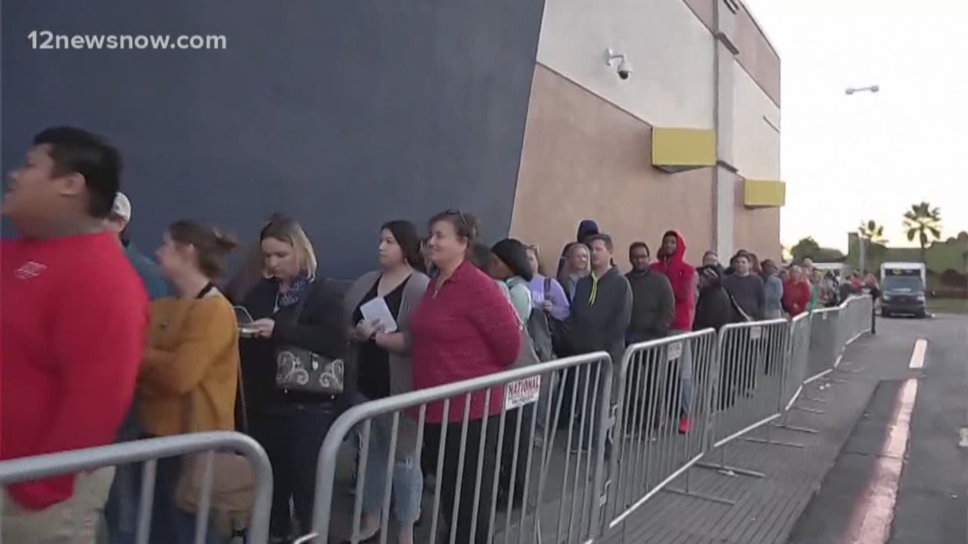Line outside Beaumont's Best Buy as Black Friday sales kick off