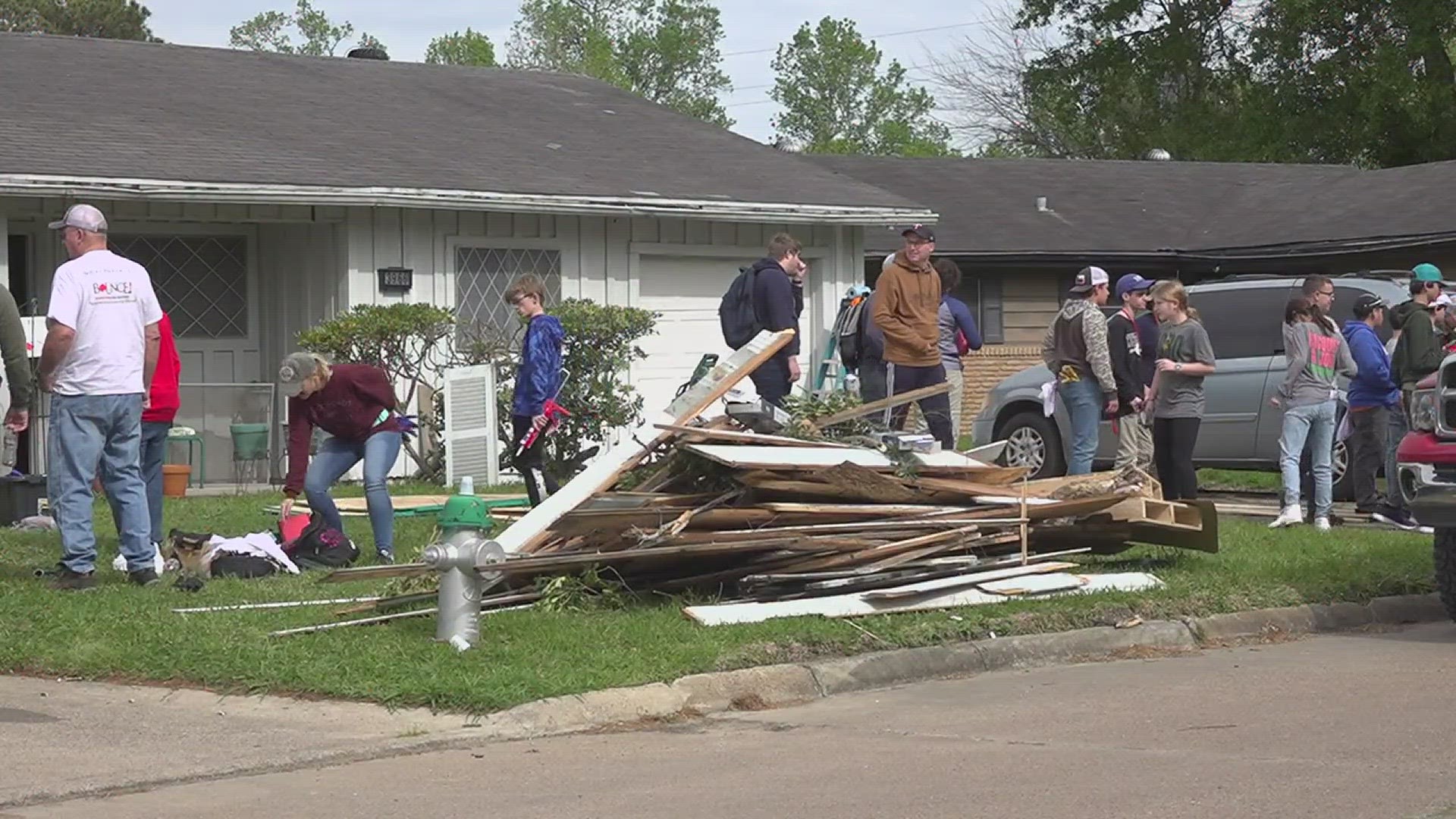 Texas teenagers using Spring Break to give back rebuilding area homes damaged by devastating storms