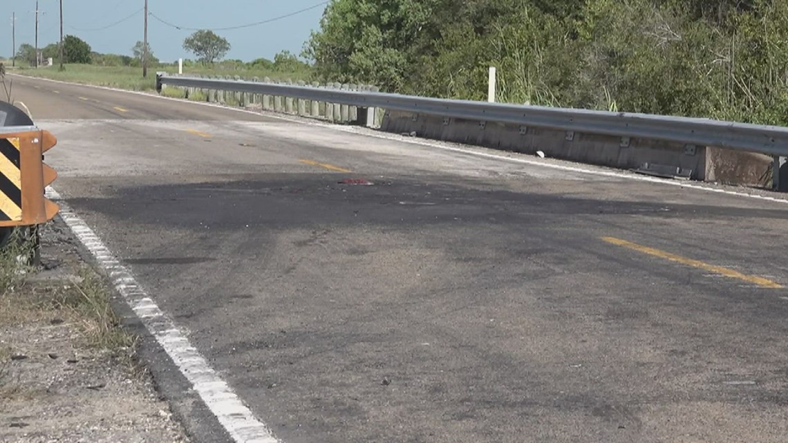 Fiery wreck kills 2 teens near Winnie