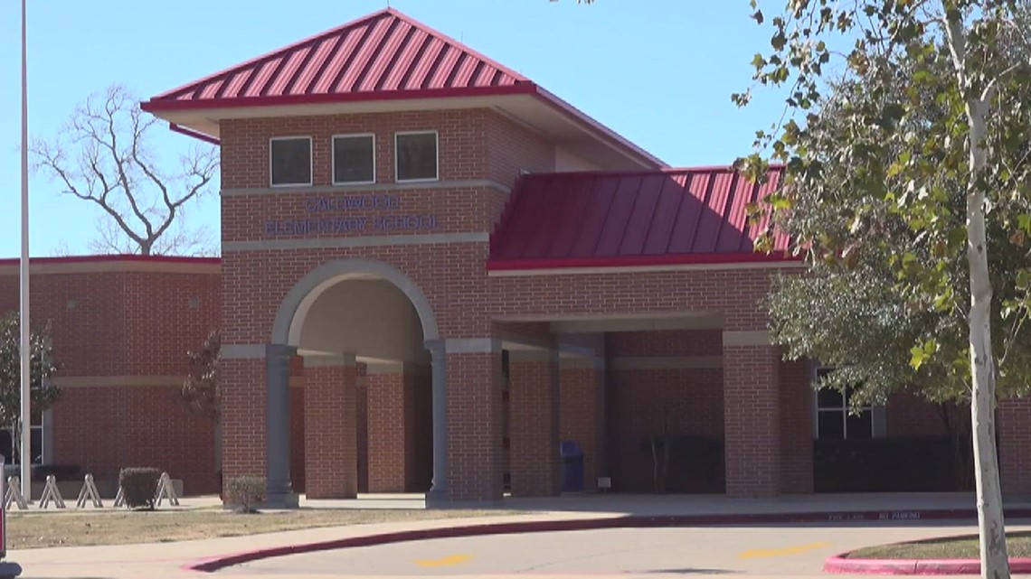 Students and Teachers at Caldwood Elementary greeted with colder temps at the school Wednesday