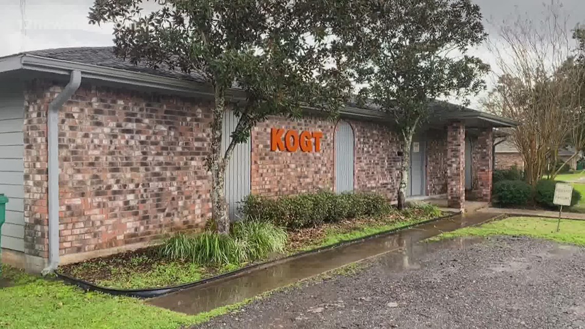 Orange radio station KOGT will broadcast for the last time Friday after