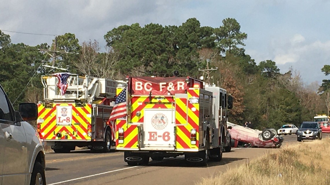 Fatal rollover wreck in Bridge City, one man dead