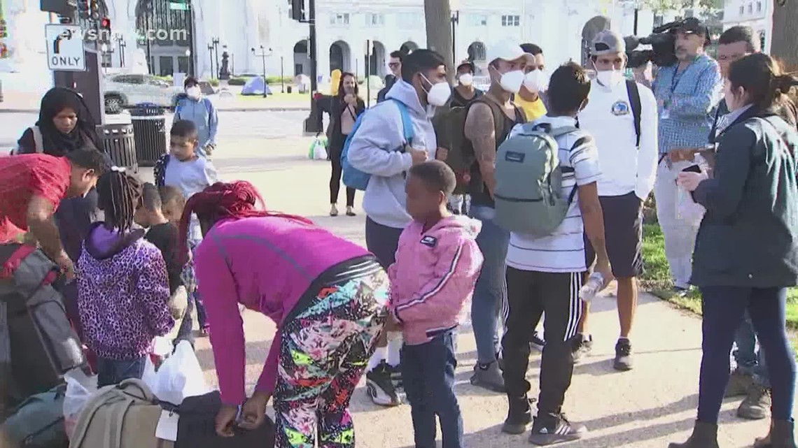 3rd bus carrying migrants arrives in Washington D.C. from Texas