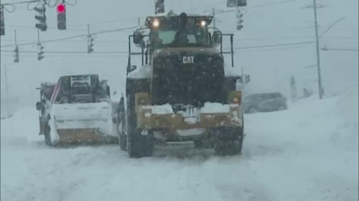 New York governor brings in national guard to help with cleanup following snow storm