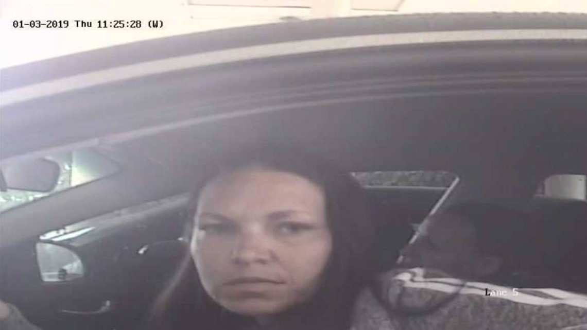 Crook Cam Woman Wanted For Stealing Another Woman S Purse Out Of Car Withdrew Money From Bank