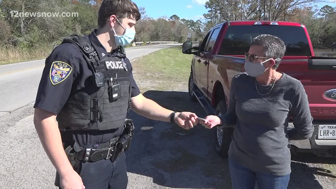 Pinehurst police officers surprise drivers with gift, not ticket