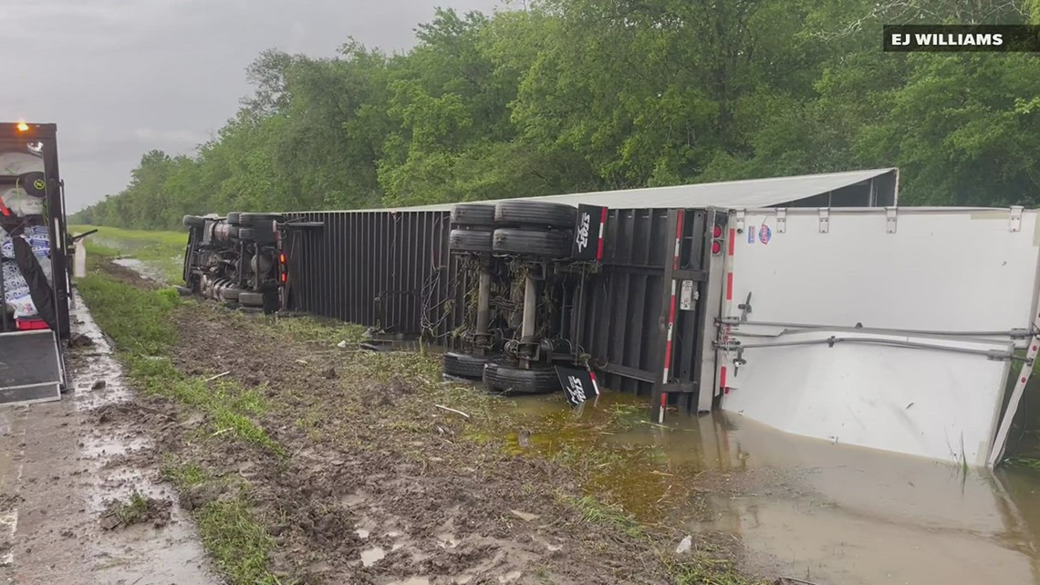 Dps Investigating After Multi Vehicle Wreck Involving 18 Wheeler Shuts