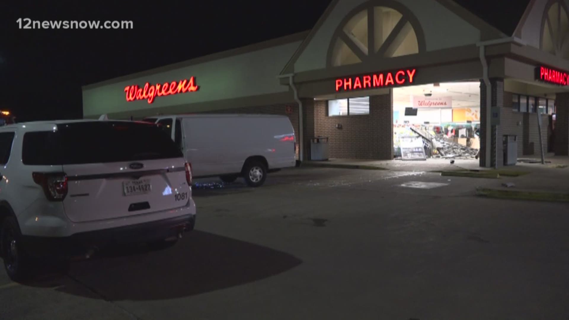 Beaumont Police hunting 12 suspects who smashed Walgreen s with van stole ATM led cops on chase