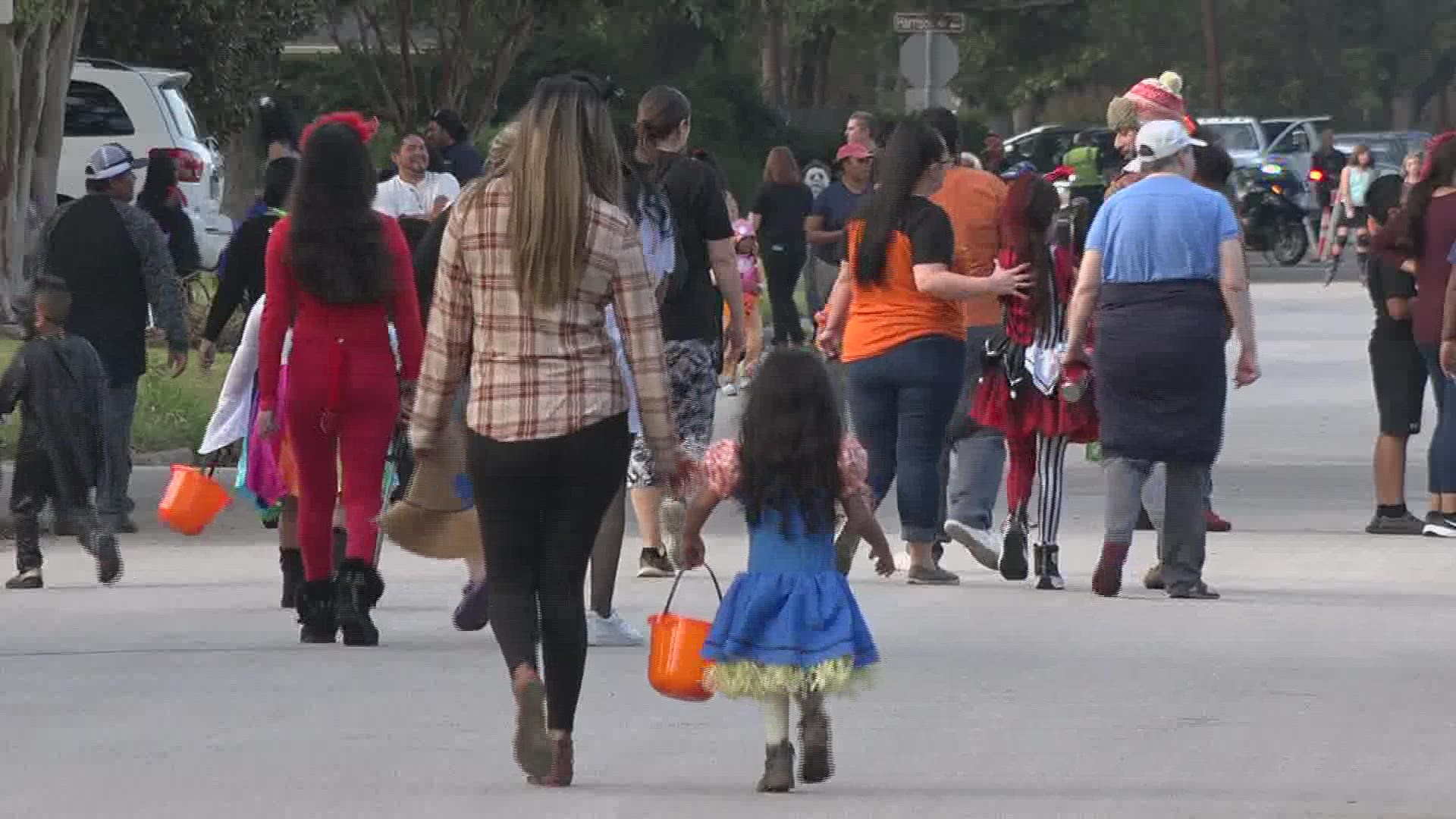 Families trick or treat celebrate Halloween at popular Calder Place neighborhood in Beaumont