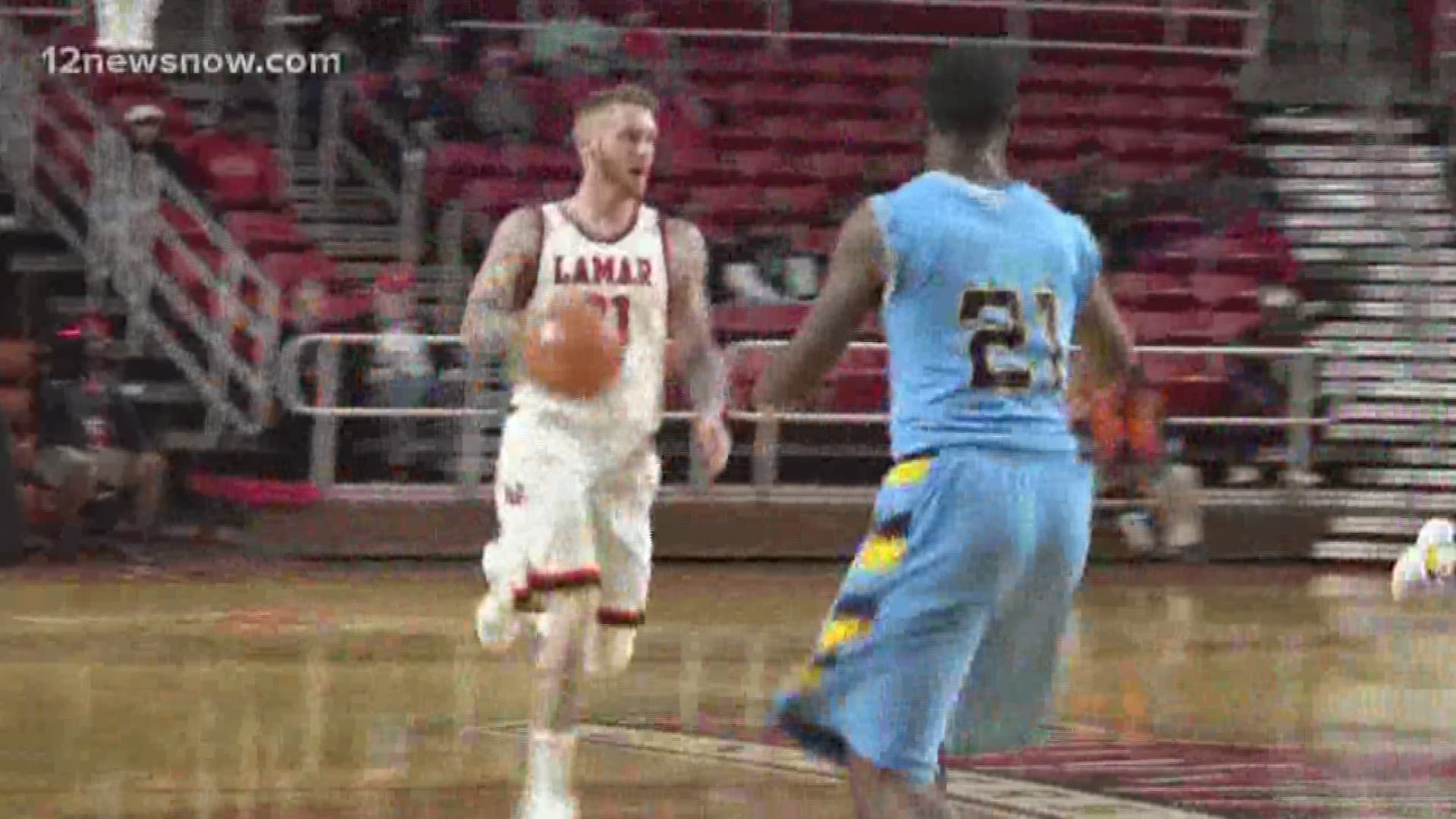 Lamar improves to 4-1 as Nick Garth scores 25 points off the bench