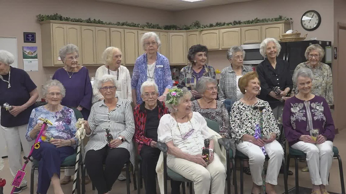 Bridge Studio in Beaumont honors its oldest players - Vimarsana News