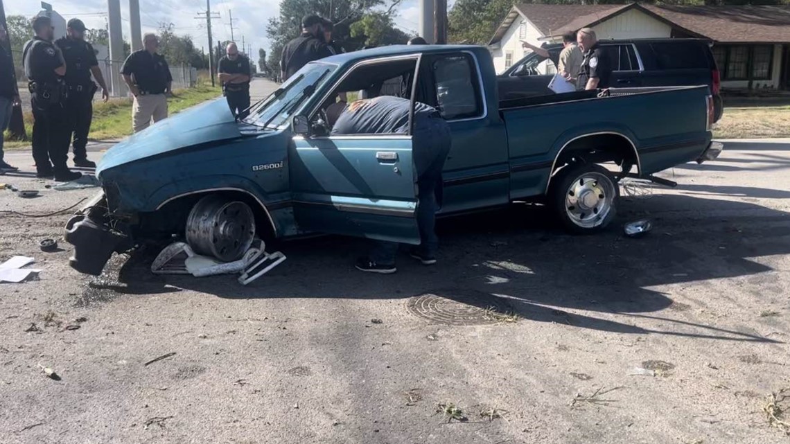 Man arrested after police chase ends in wreck in West Orange ...