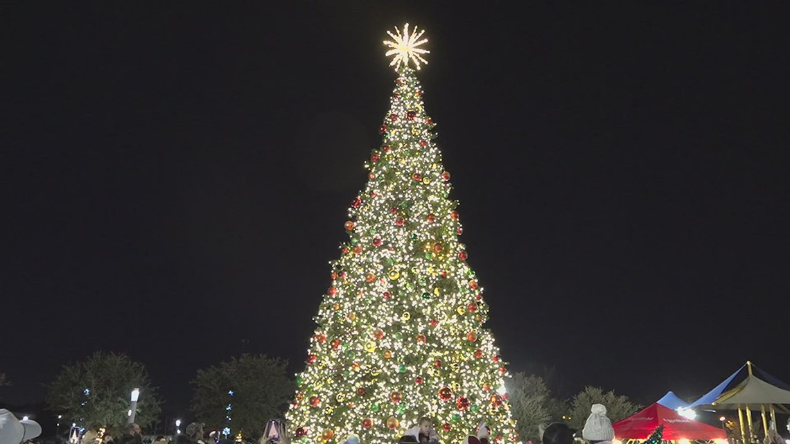 Southeast Texans bask in the holiday spirit at Beaumont s 6th Annual Tree Lightning ceremony