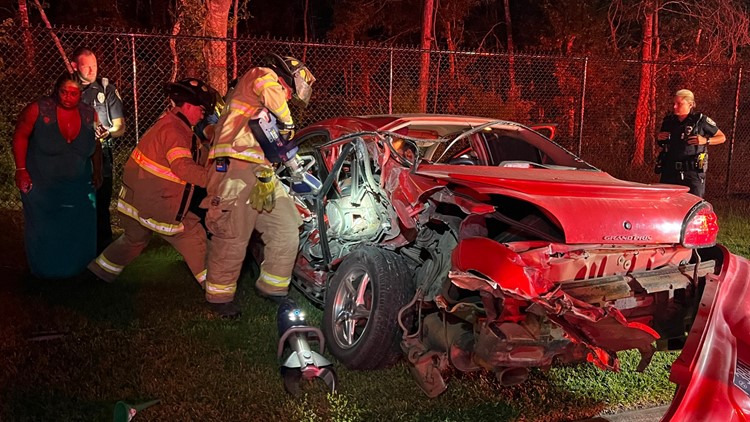 Three people taken to Beaumont hospital after late Friday night wreck in Orange
