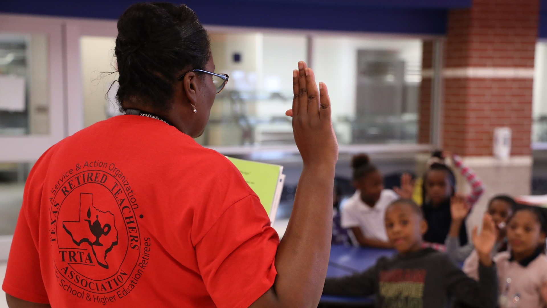 Retired Teachers Gave More Than 700 Books To Elementary Students ...