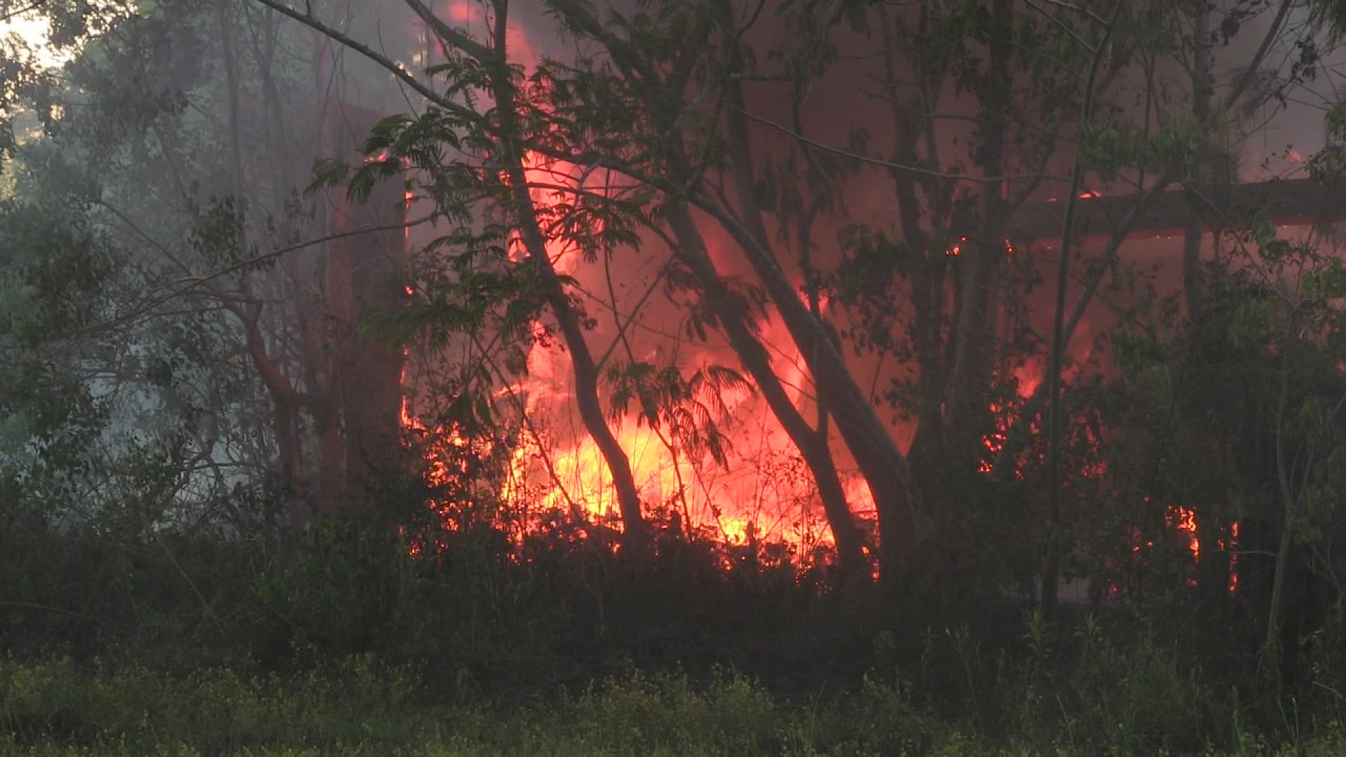 Firefighters battle house, barn fire in Orange County north of Vidor