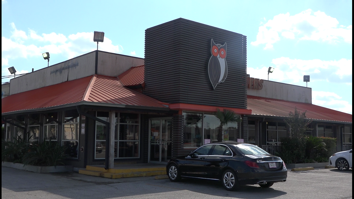 Beaumont Hooters opens its doors to employ Twin Peaks servers after