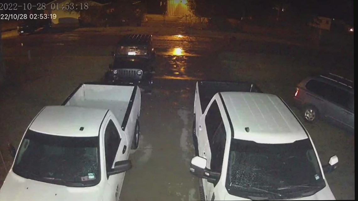 Suspect breaks in to several vehicles in Lumberton neighborhood - Vimarsana News