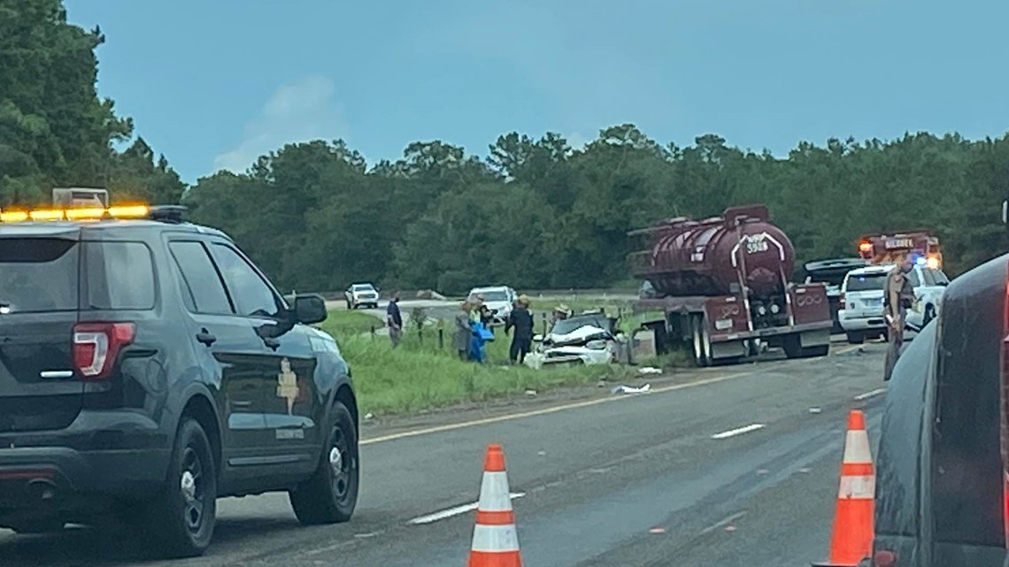 DPS investigating fatal 3-vehicle wreck involving 18-wheeler ...