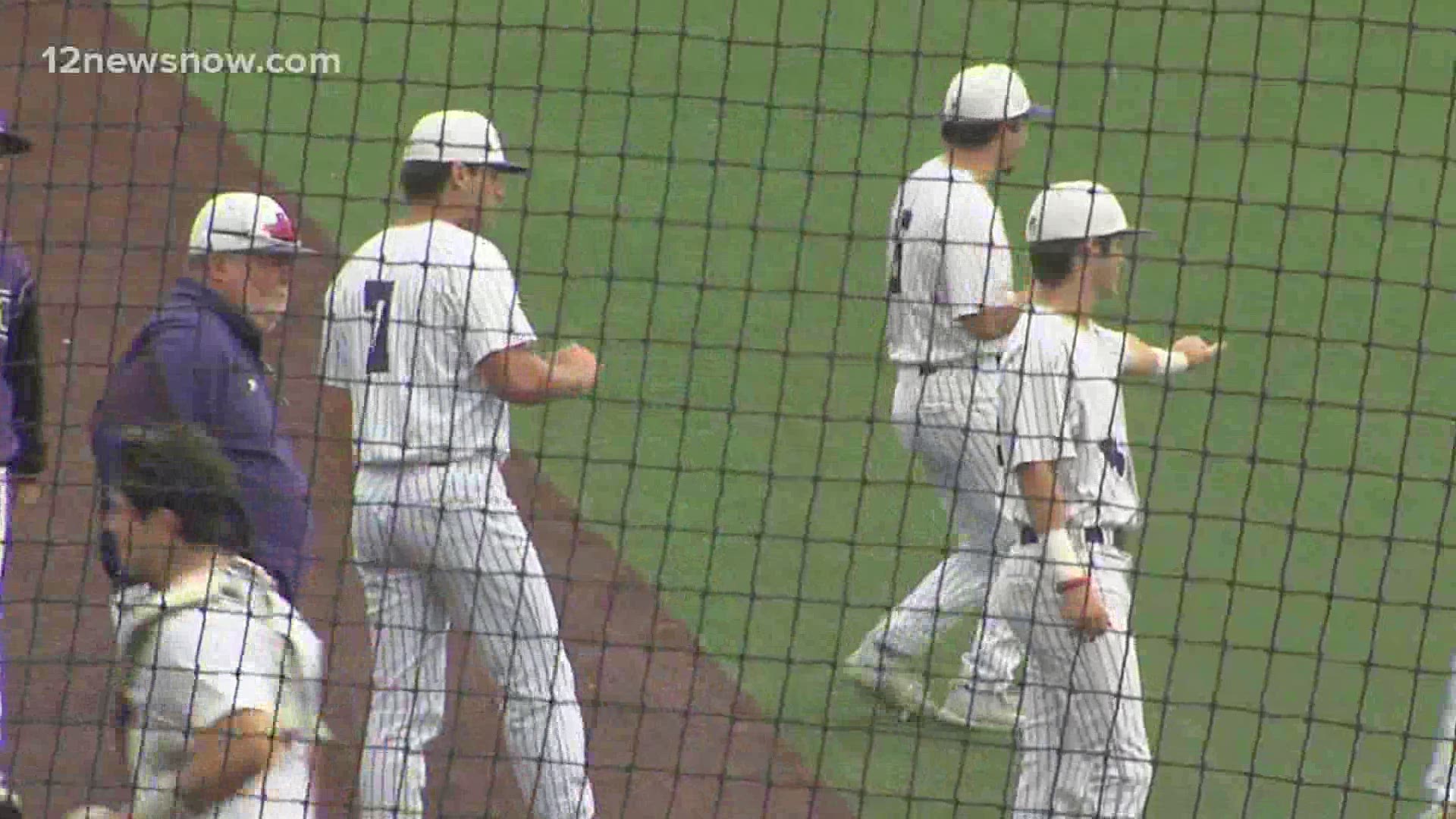 Port Neches-Groves takes over first place with 7-1 win over fifth-ranked Barbers Hill