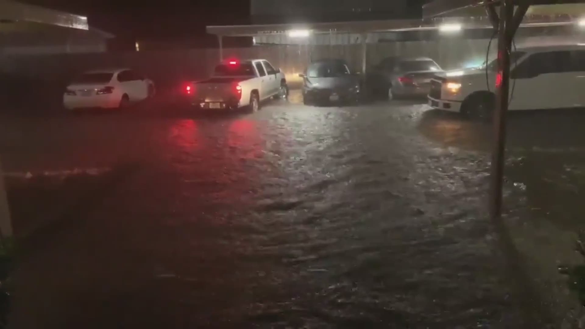 12NewsNow Flooding at Settler s Cove Apartments