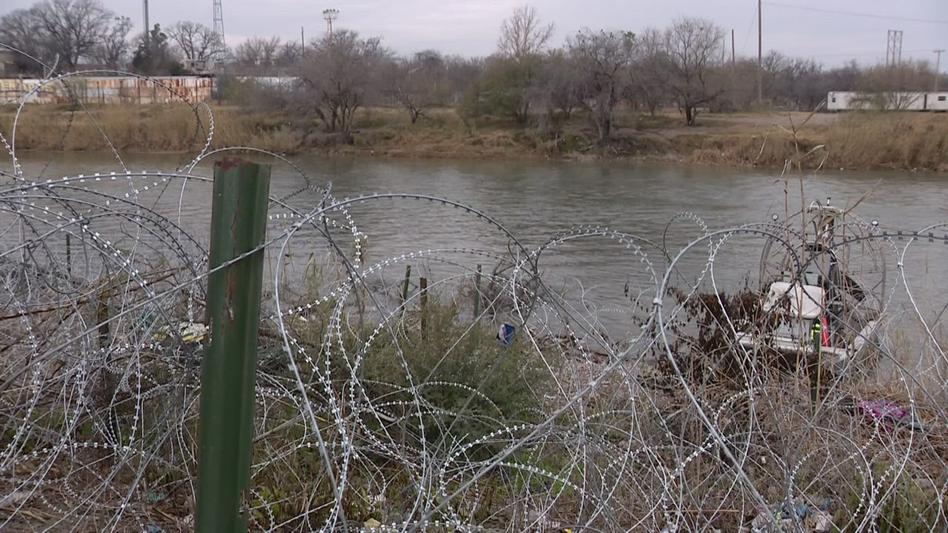 Today the Texas National Guard was spotted actually putting more of the razor up at Eagle Pass.