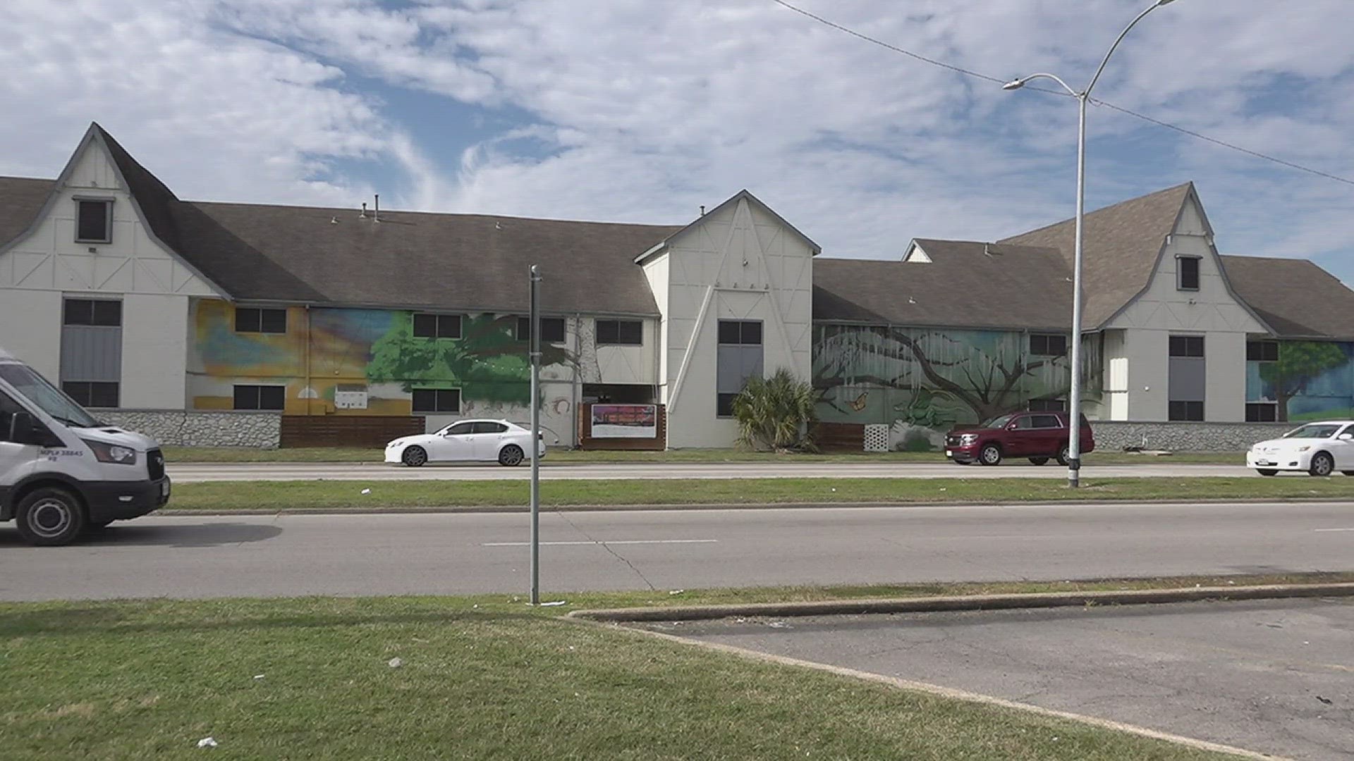 Beaumont apartment complex gets a new mural painted by Southeast Texas artist