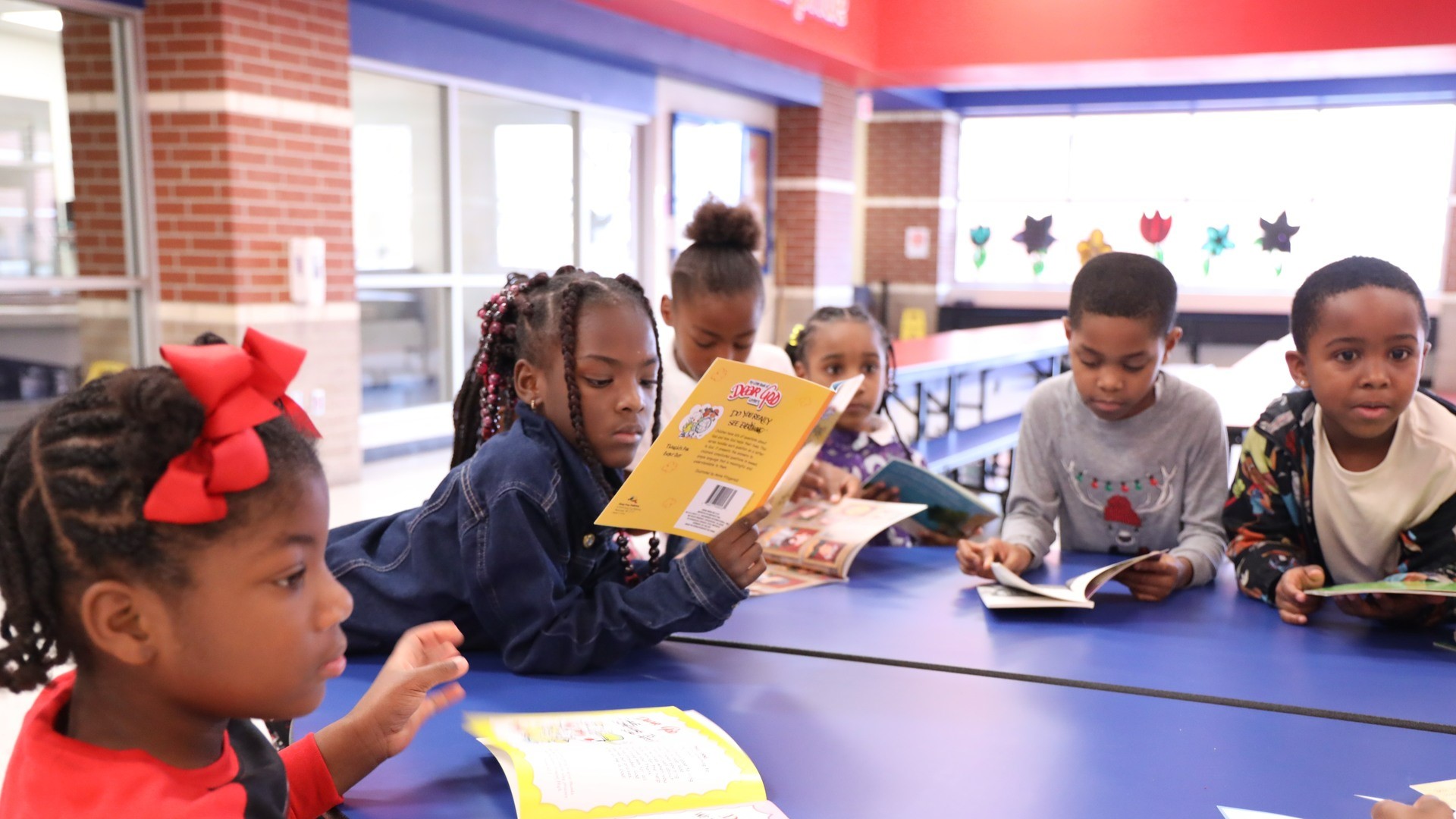 Retired Teachers Gave More Than 700 Books To Elementary Students ...