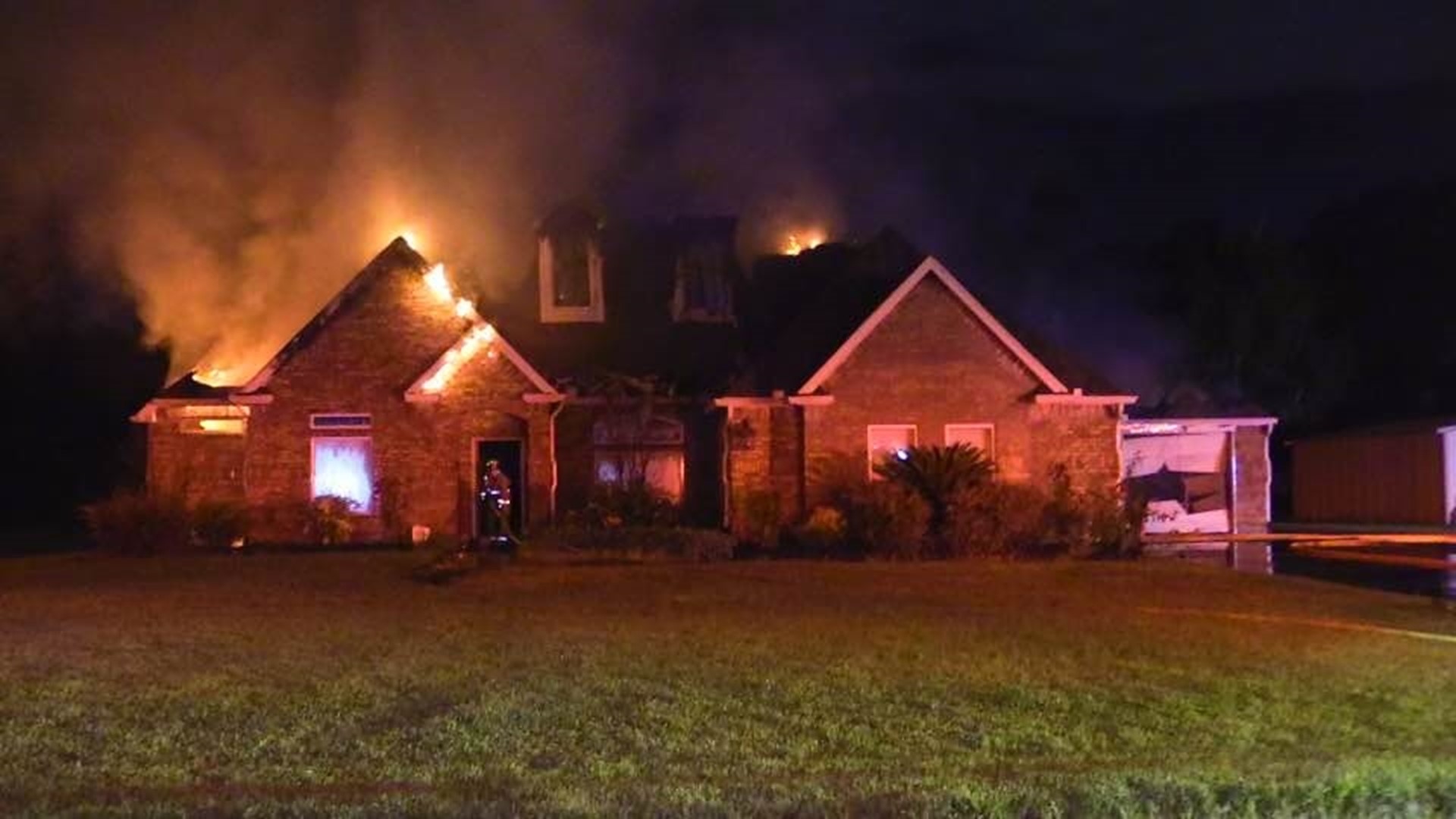 Fire damages Orangefield home early Wednesday morning | 12newsnow.com