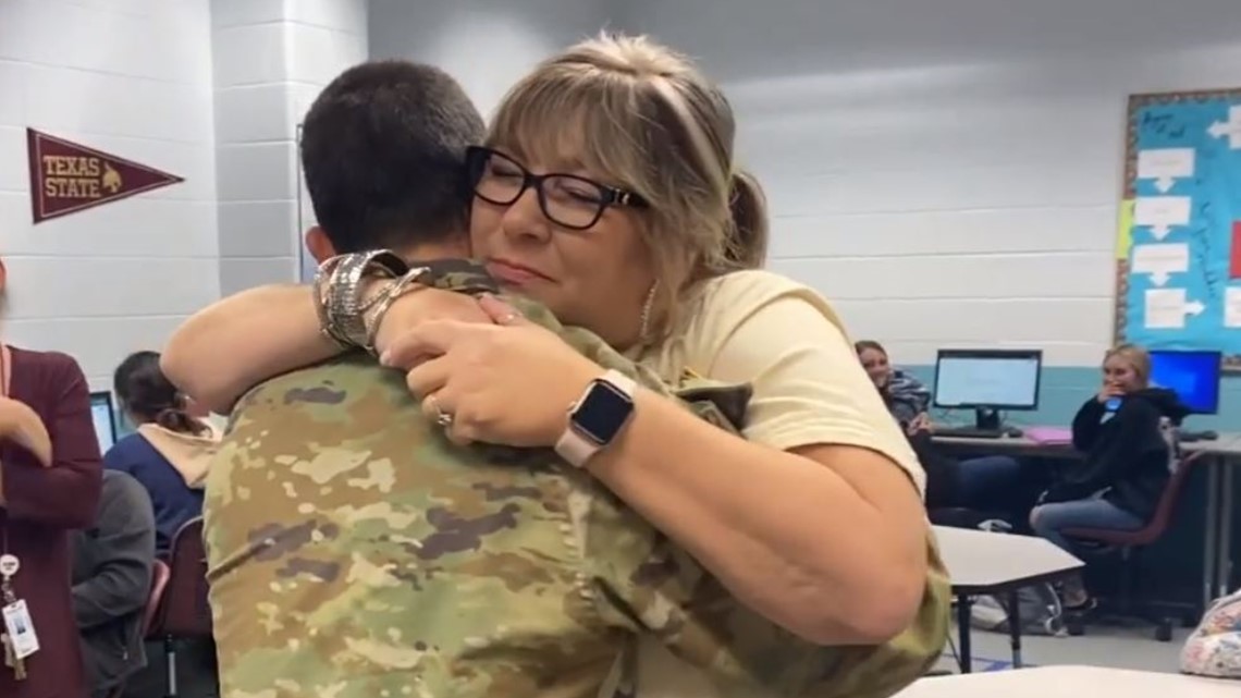 Soldier Returns Home Surprises Mom In Silsbee Isd Classroom 3592