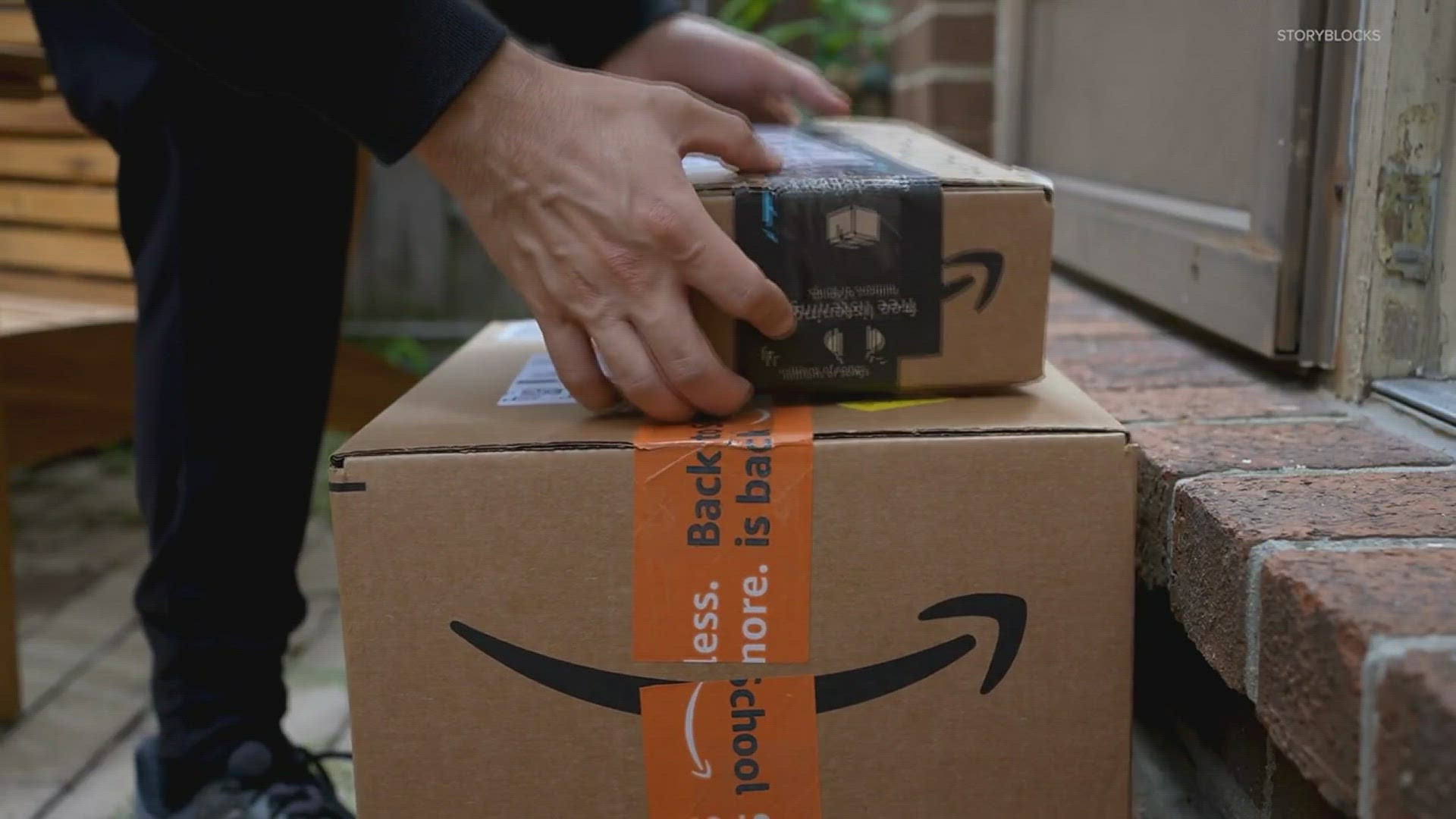 Amazon only added a $1 return fee if you drop off your item at certain stores. It won’t apply to every return.