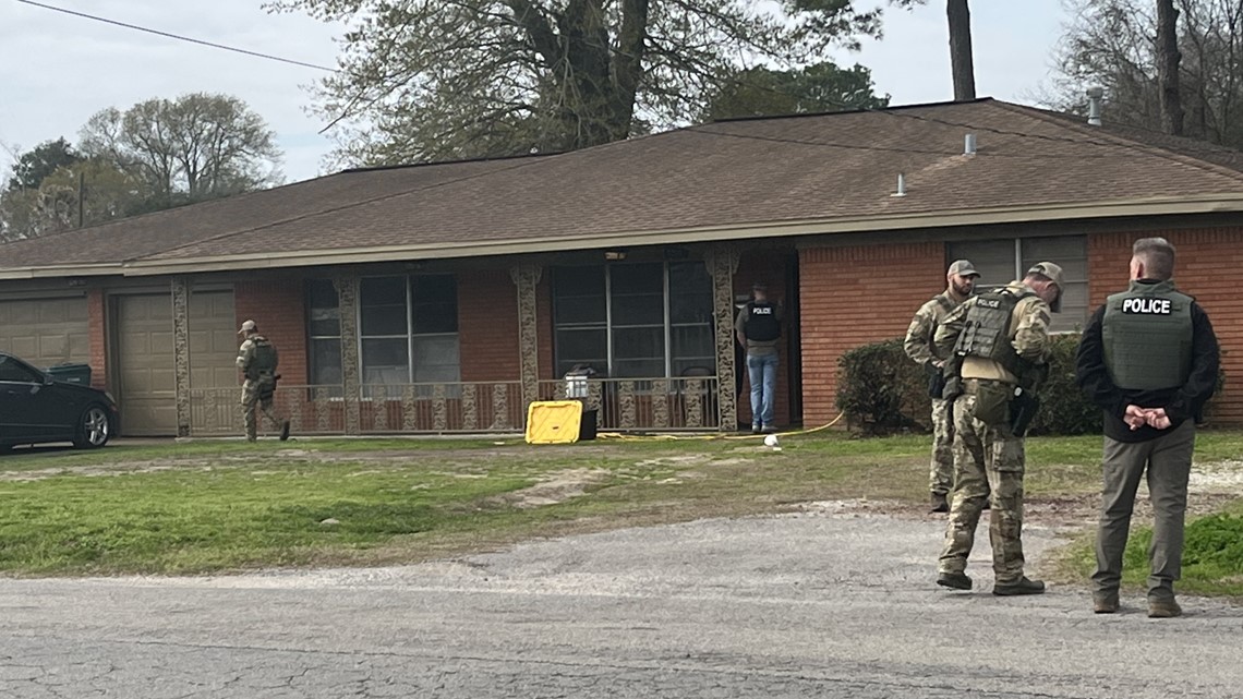 Police serve narcotics search warrant near school Thursday