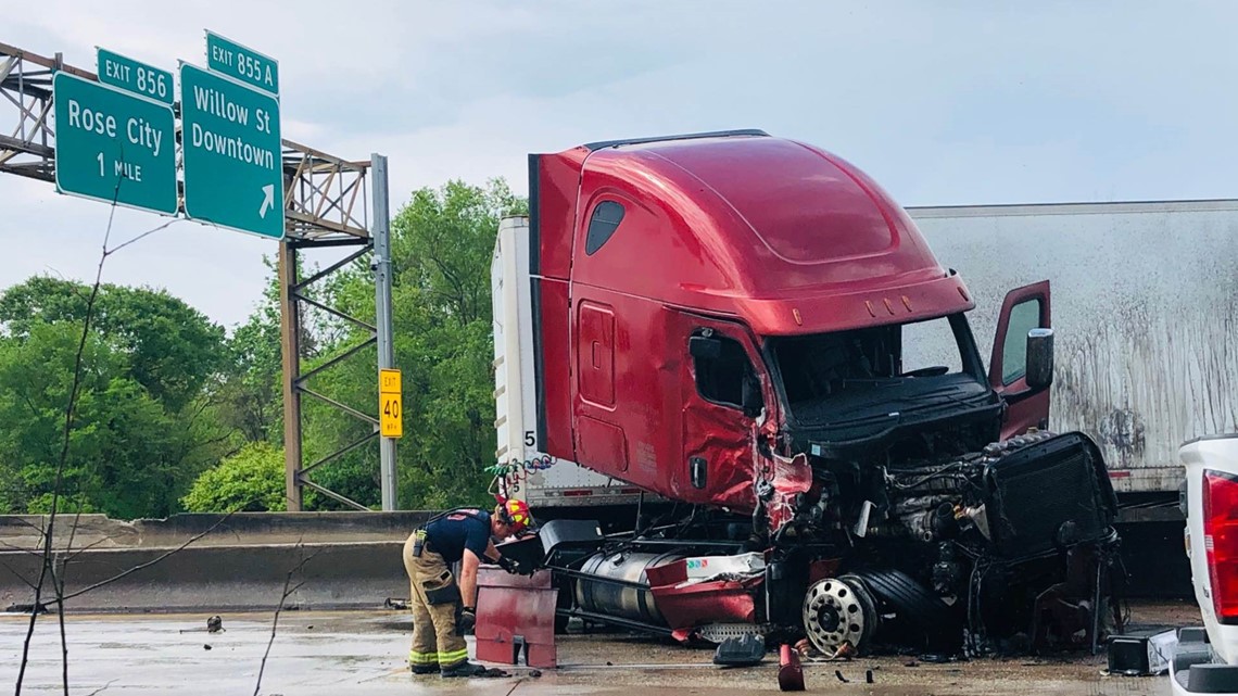 Woman killed after wreck involving 18 wheeler in Beaumont