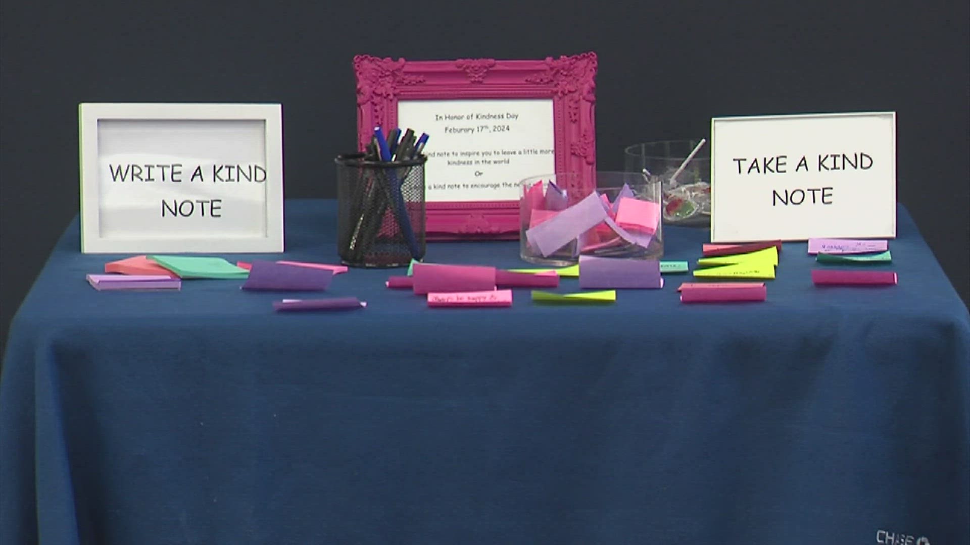 Beaumont bank employees celebrate Random Acts of Kindness Day with kind notes