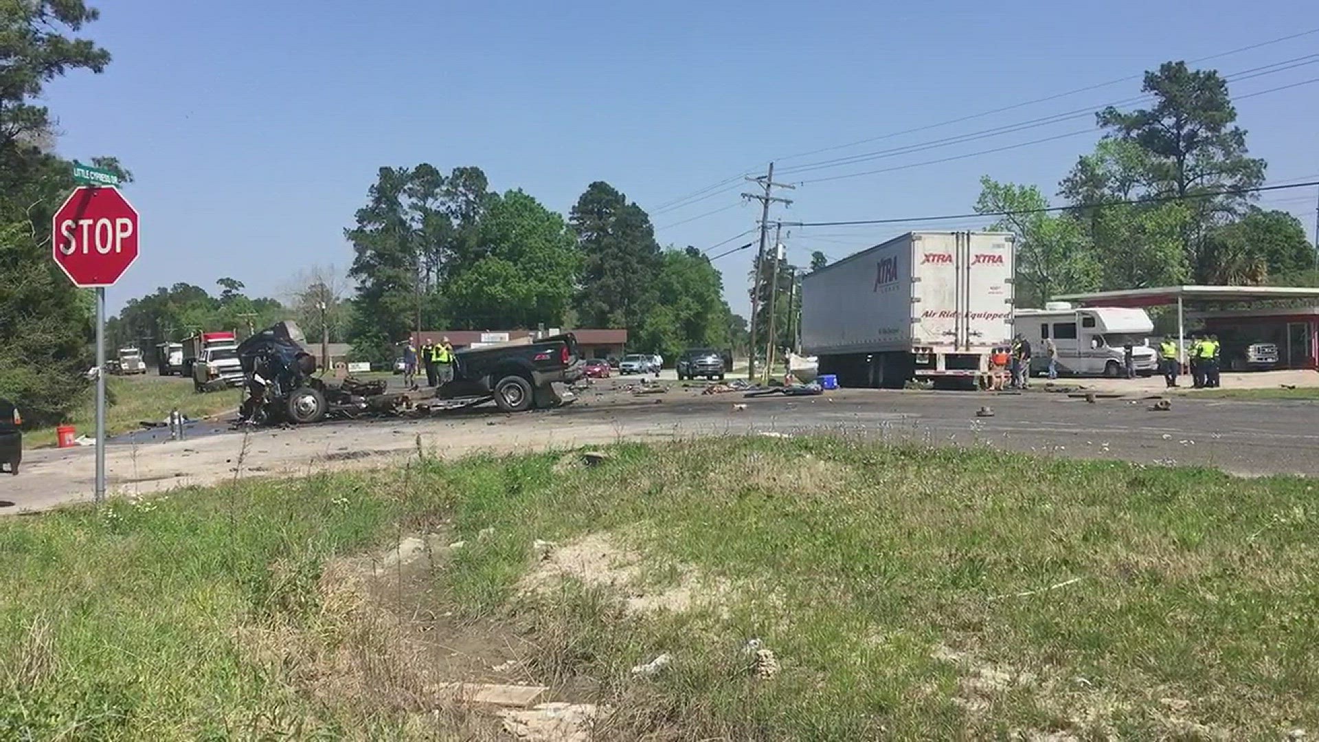 Major wreck involving pickup, 18-wheeler shuts down N Highway 87 in Orange