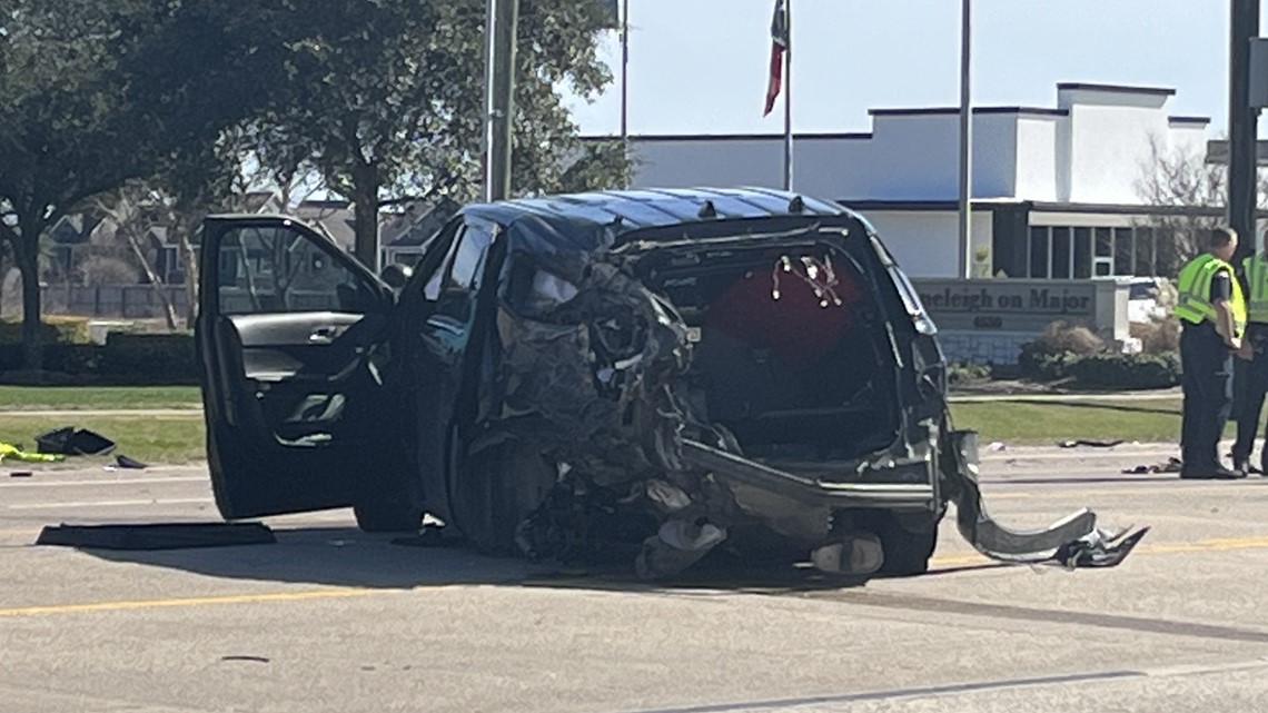 Beaumont Police unit involved in major wreck along Major Dr