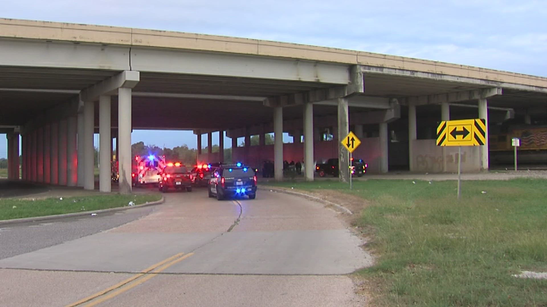 Beaumont Police officer found unresponsive beneath I 10 overpass