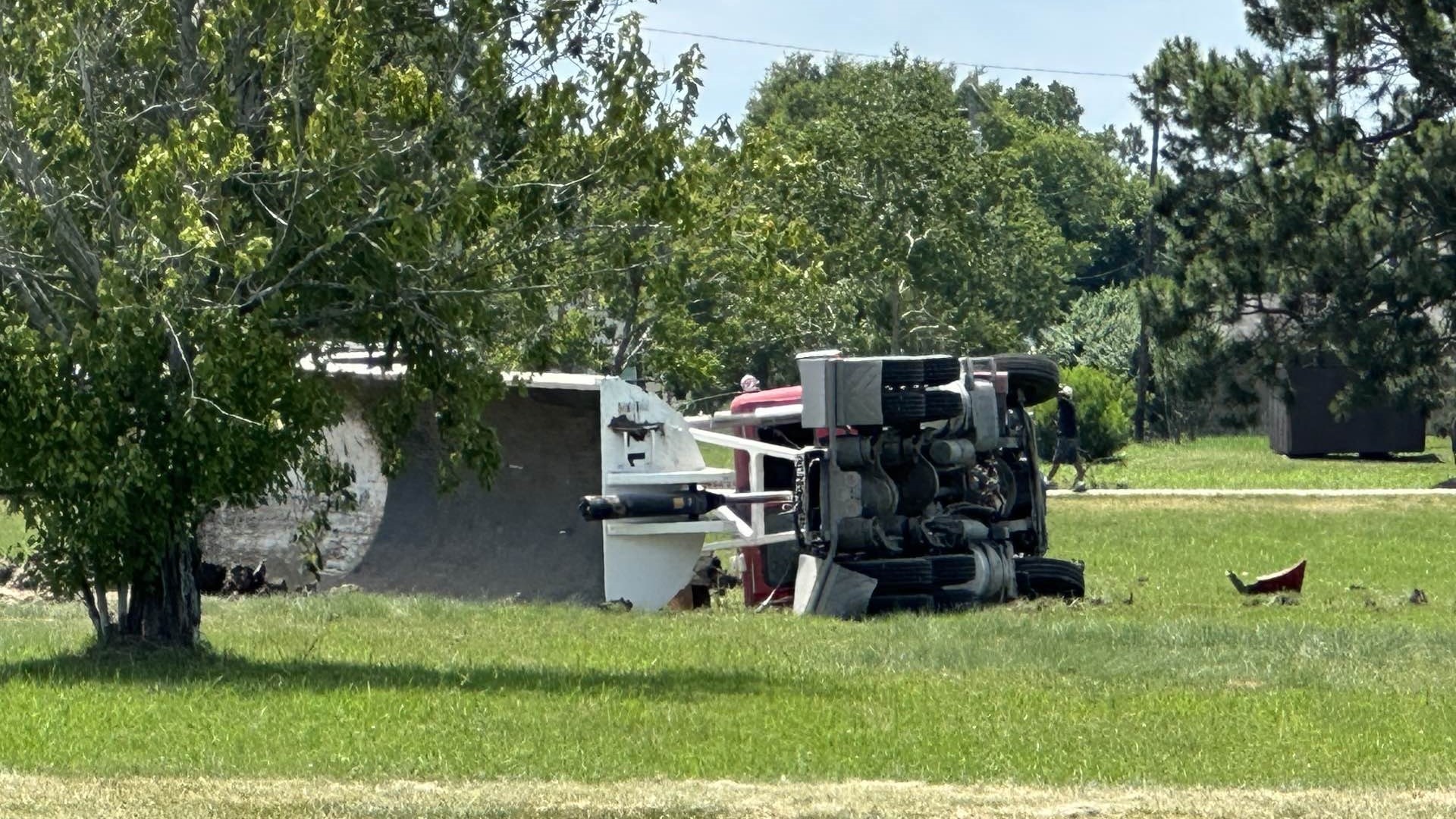 18-wheeler driver dies in Port Arthur wreck | 12newsnow.com