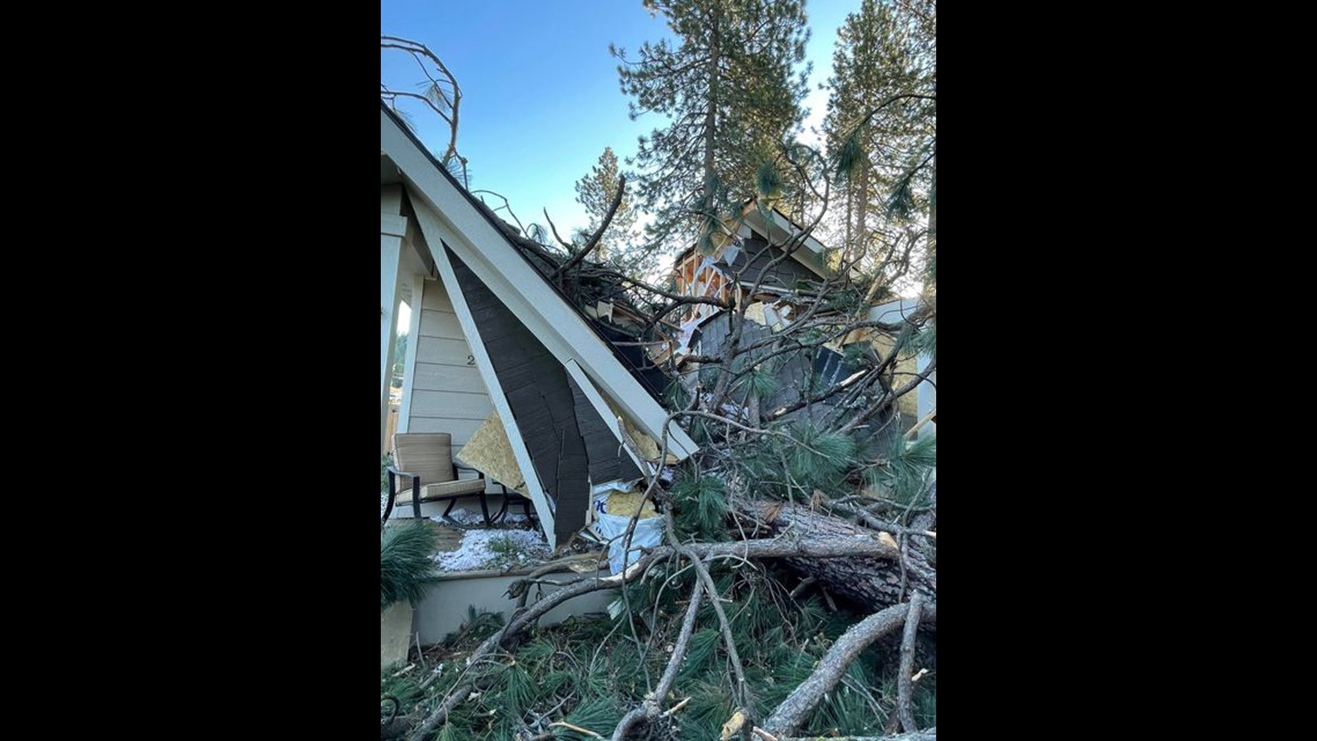 Spokanearea windstorm leaves 2 dead, another injured