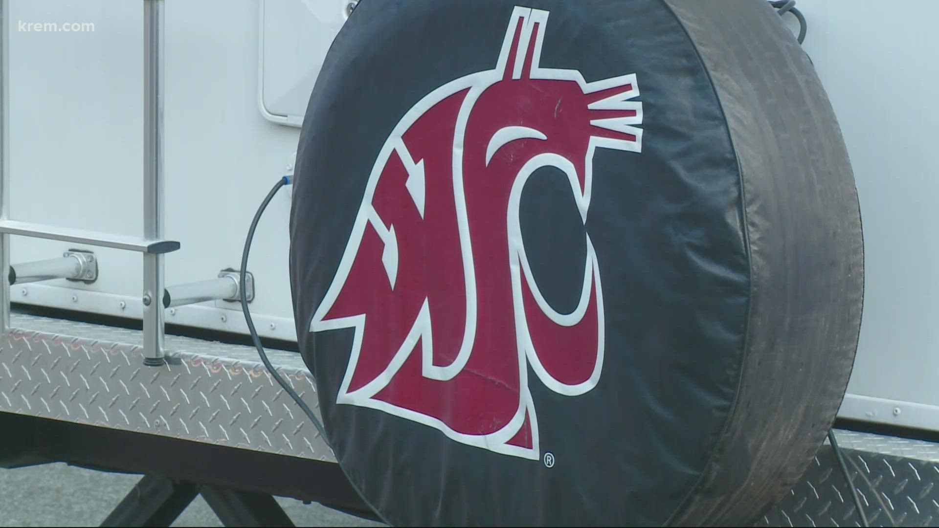 Fans hope the Cougs pull off the win against the Utah State Aggies, but some say it will still be amazing because they are back in Pullman.