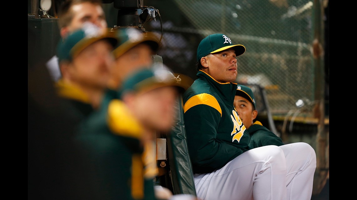 Oakland A's Bruce Maxwell first MLB player to kneel during anthem