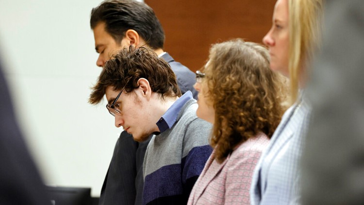 Judge won't delay Florida school shooting sentencing trial